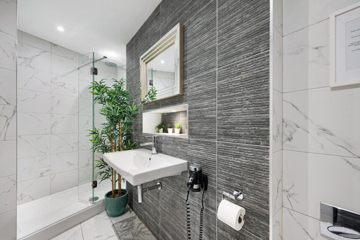 Glasswing Stays The Holgate Hideout — photo 3