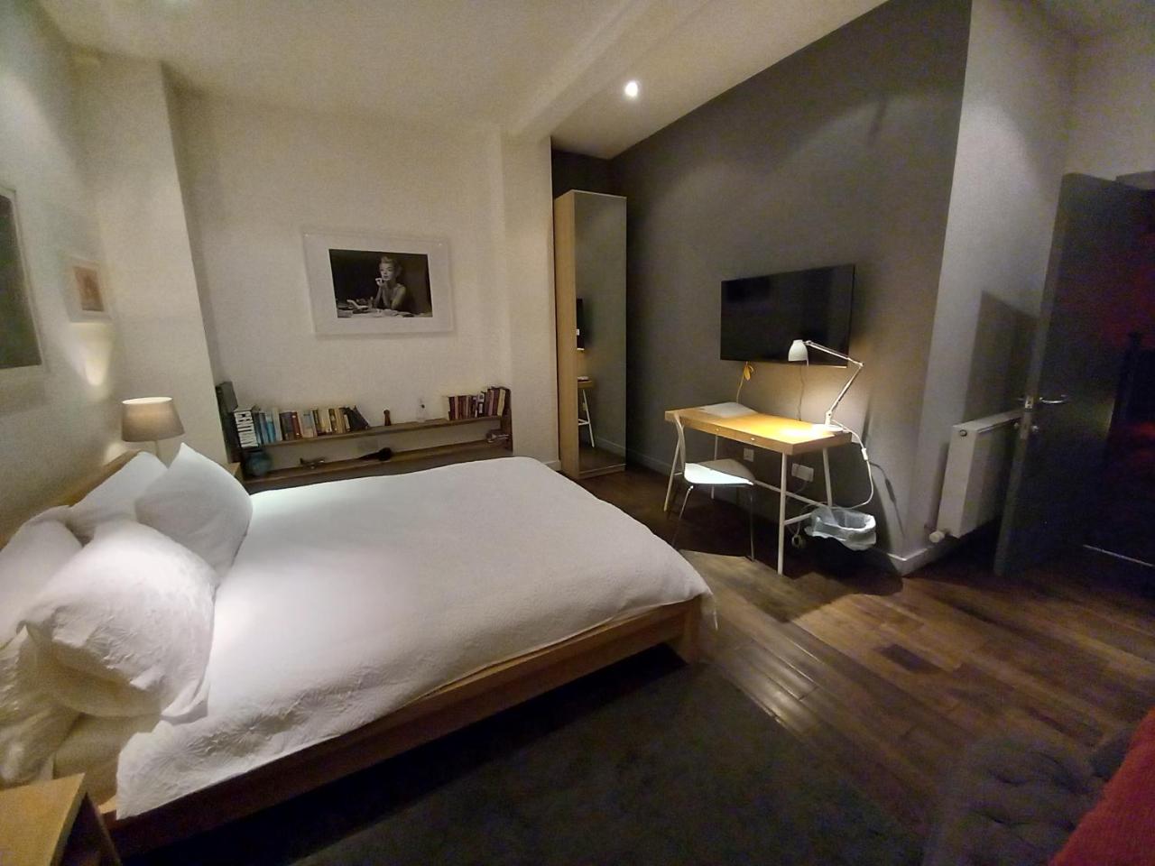 Great room in cool house, York, Yorkshire