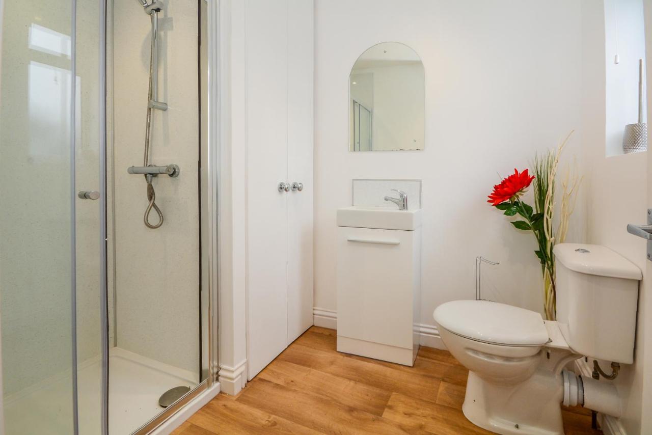 Henry Court Apartment 3 — photo 3
