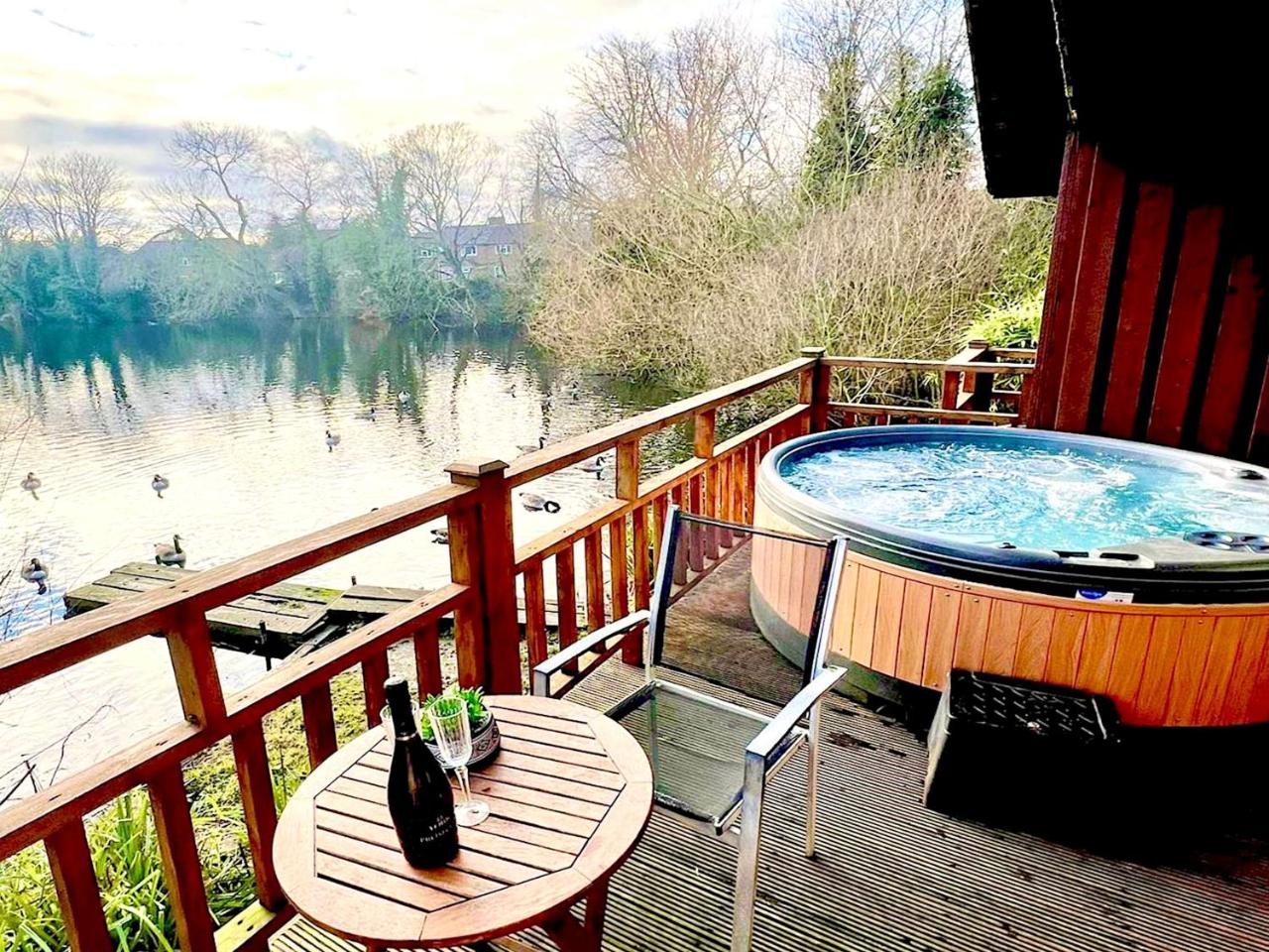 Holly Lodge 12 Hot Tub — photo 7