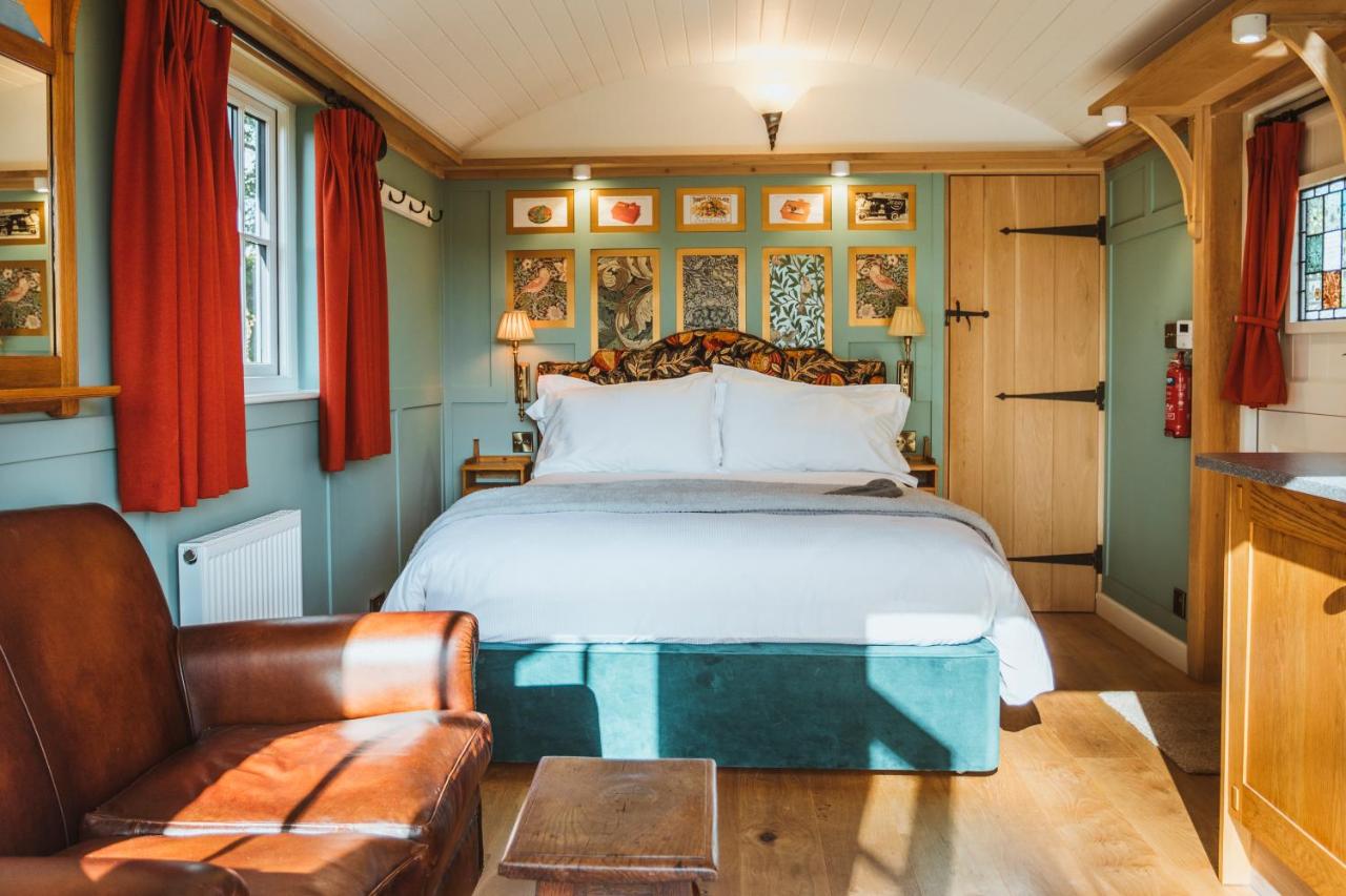 Hornington Manor Luxury Shepherd Huts — photo 2