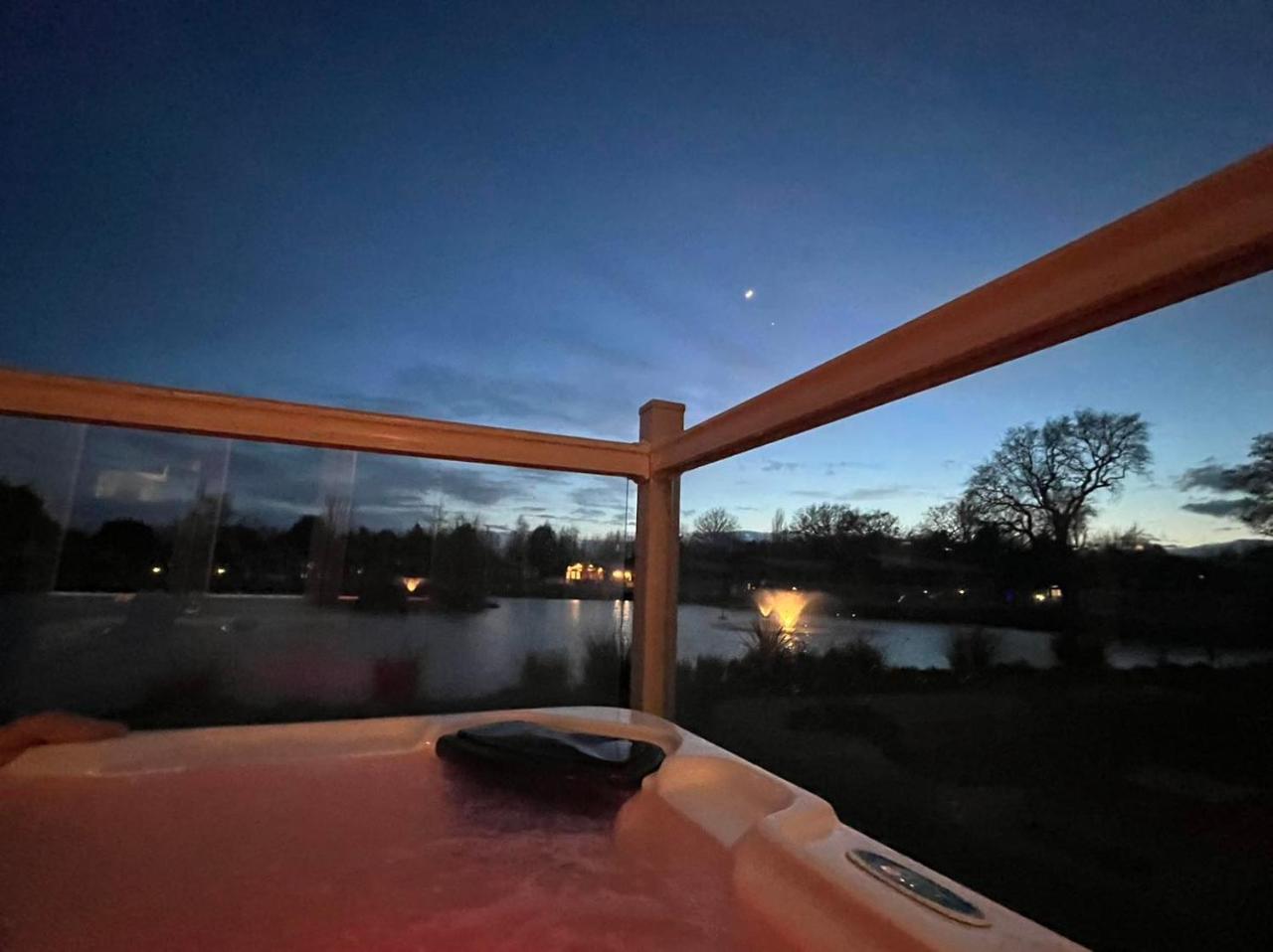 Huckleberry Lodge with Hot Tub — photo 2