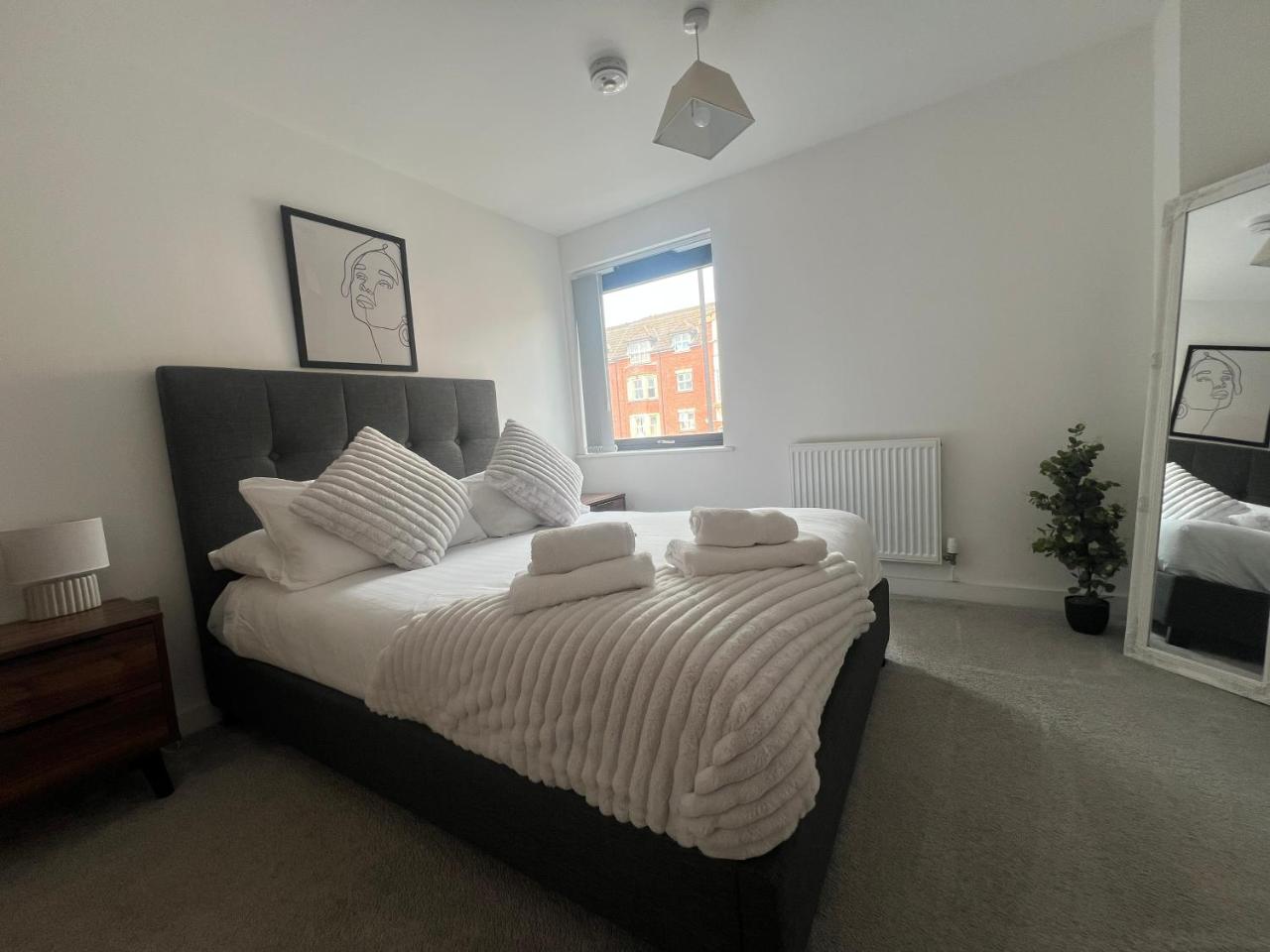 Icon York Apartment — photo 2