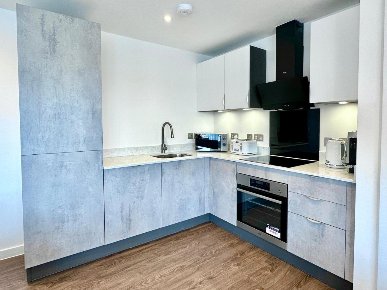 Icona Luxury Apartment with Minster Views & Allocated Parking — photo 4
