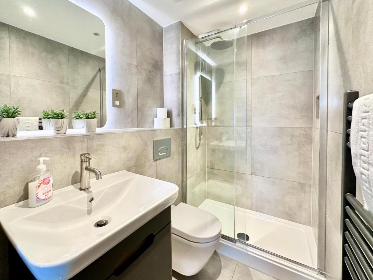 Icona Luxury Apartment with Minster Views & Allocated Parking — photo 6