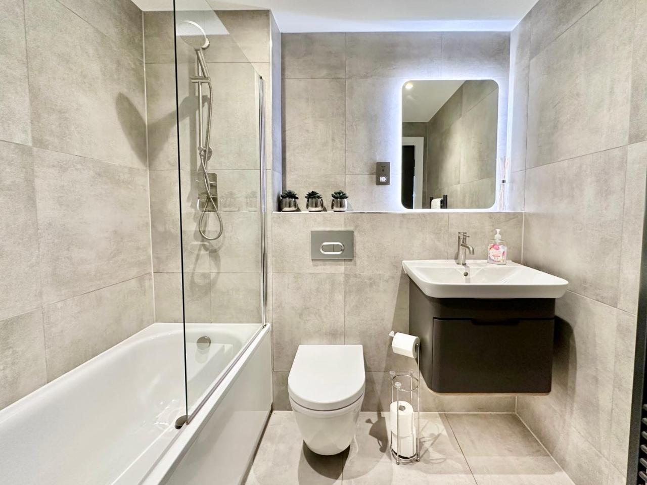 Icona Luxury Apartment with Minster Views & Allocated Parking — photo 8