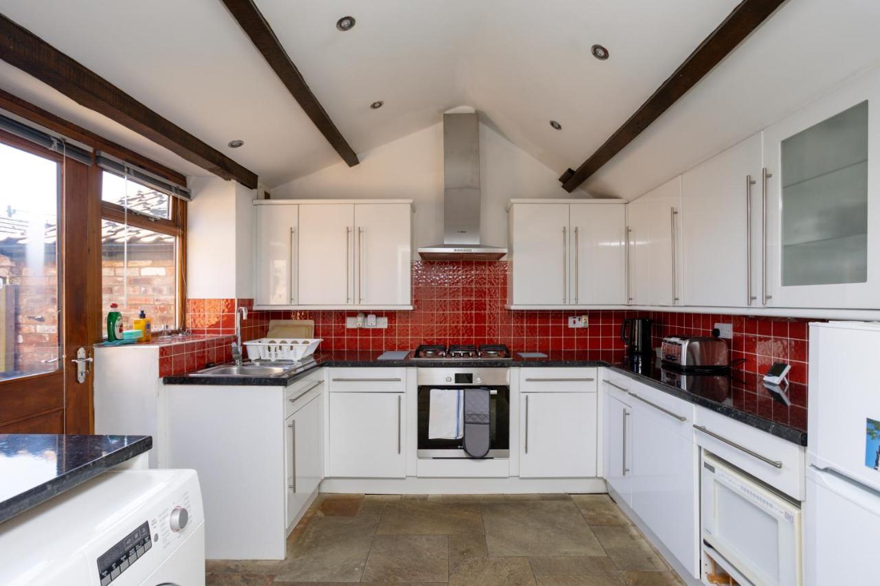 Isabella Place in York - 3 Bed Property, 2 Double Beds, 1 Large Double Bed, Ideal for Families — photo 4
