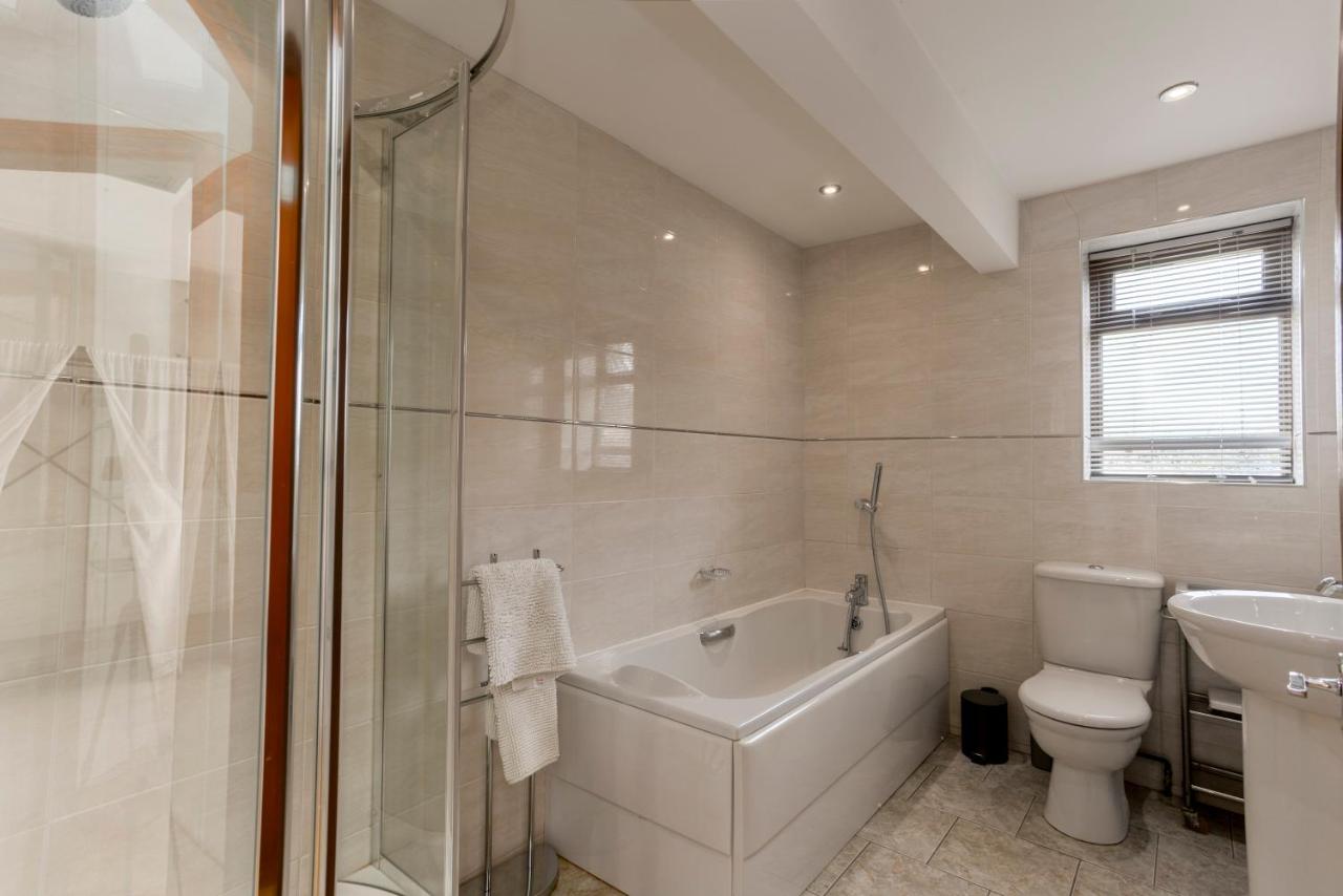 Isabella Place in York - 3 Bed Property, 2 Double Beds, 1 Large Double Bed, Ideal for Families — photo 8