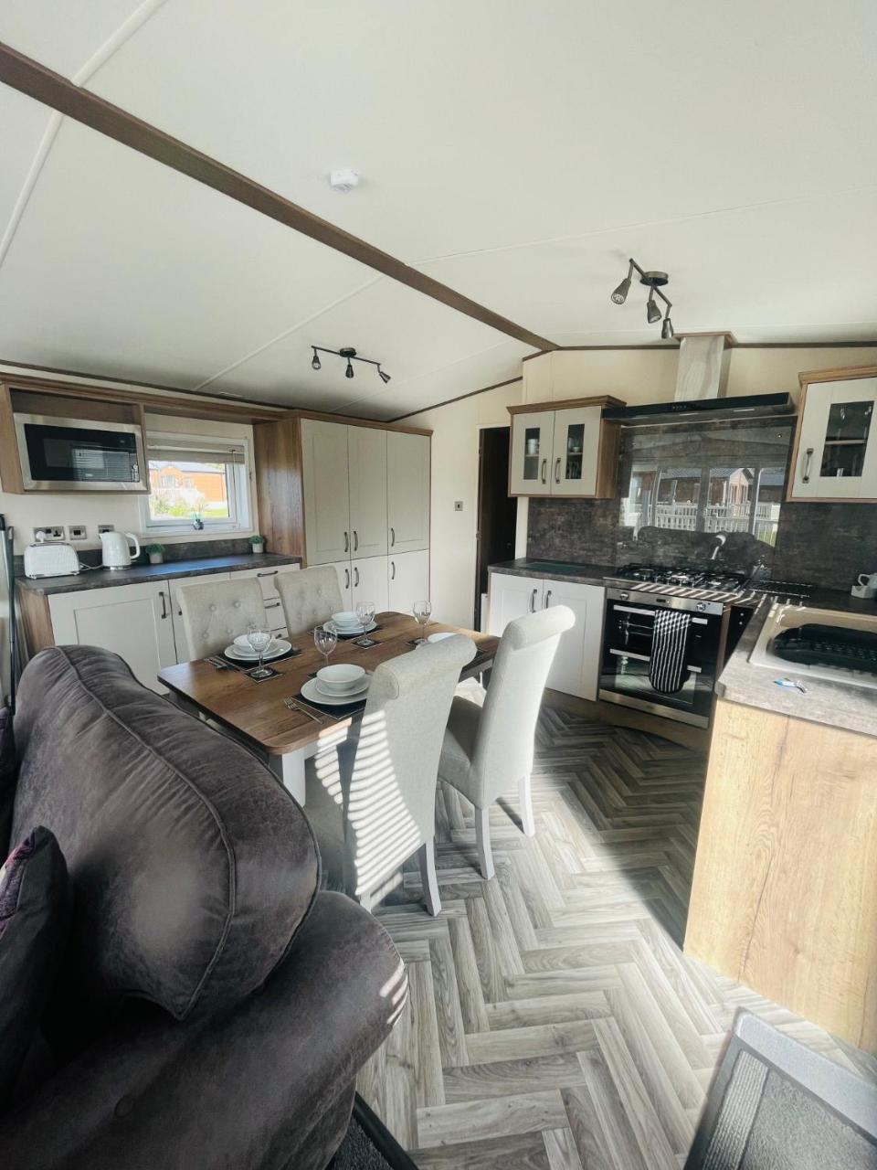 Lakeside Escape with Hot Tub — photo 4