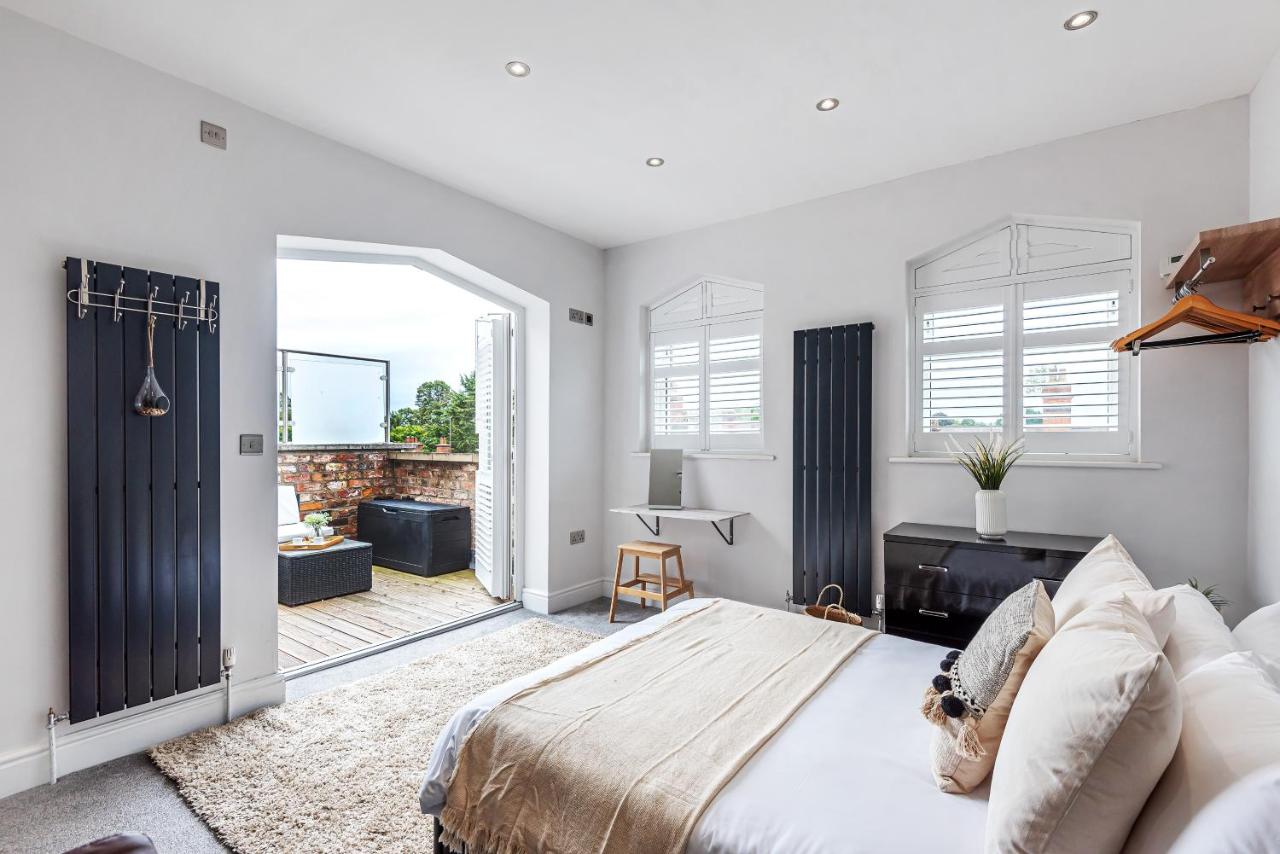 Locket Studio - Cosy Apartment with Balcony, York, Yorkshire