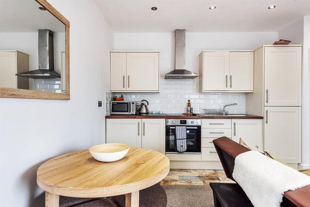 Locket Studio - Cosy Apartment with Balcony — photo 4