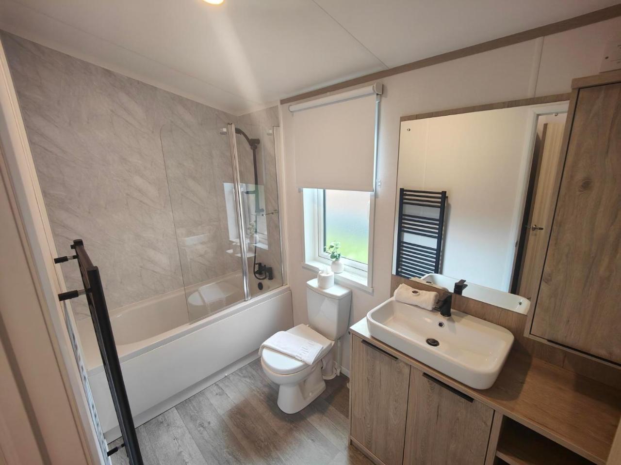Loki's Retreat Lodge with Hot Tub — photo 2