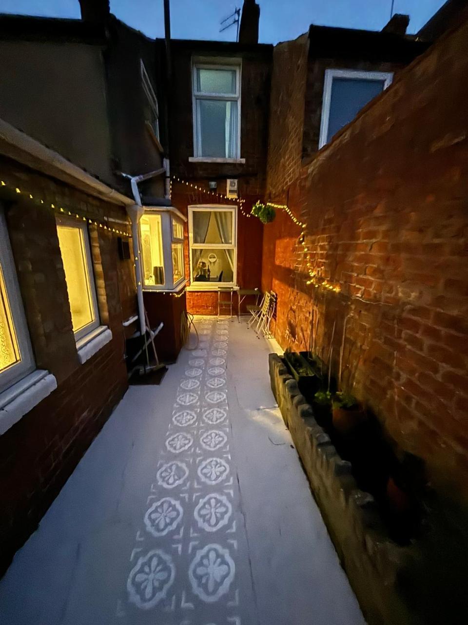 Lovely city town house with free parking sleeps 2 to 6 guests — photo 4