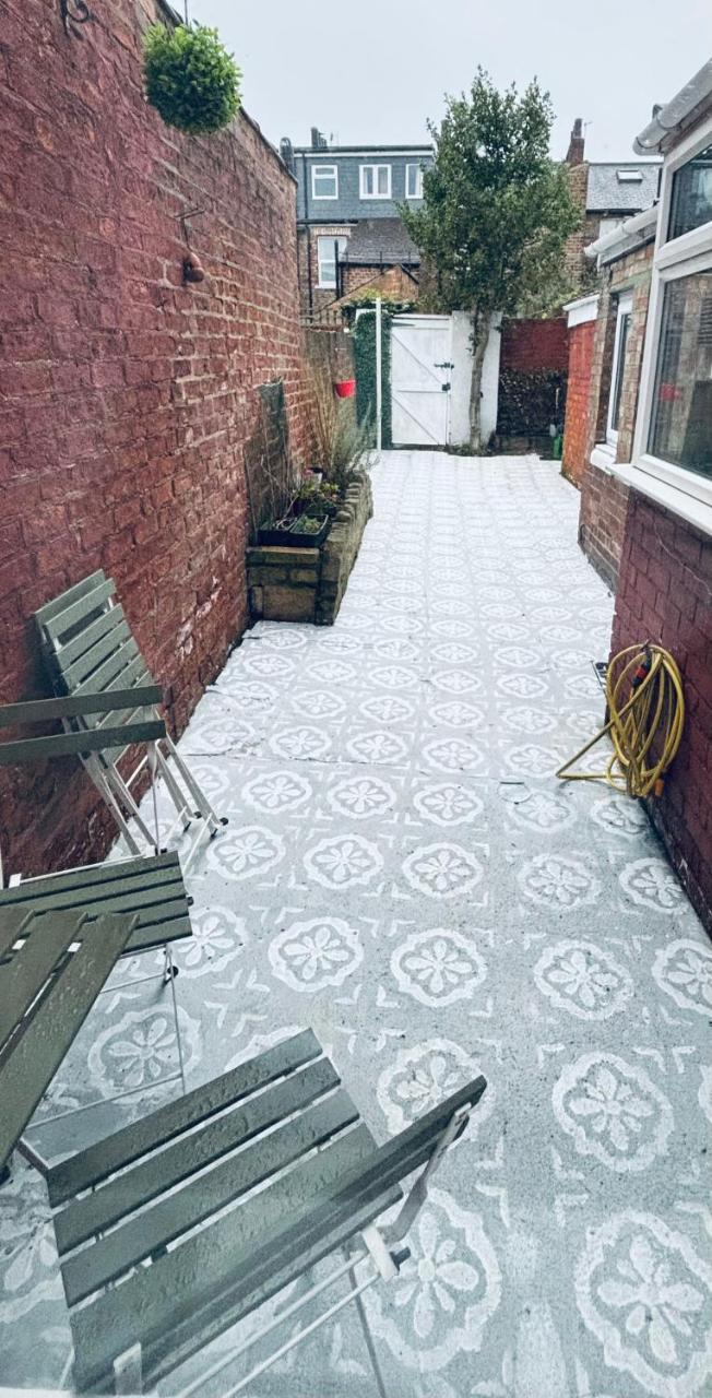 Lovely city town house with free parking sleeps 2 to 6 guests — photo 5