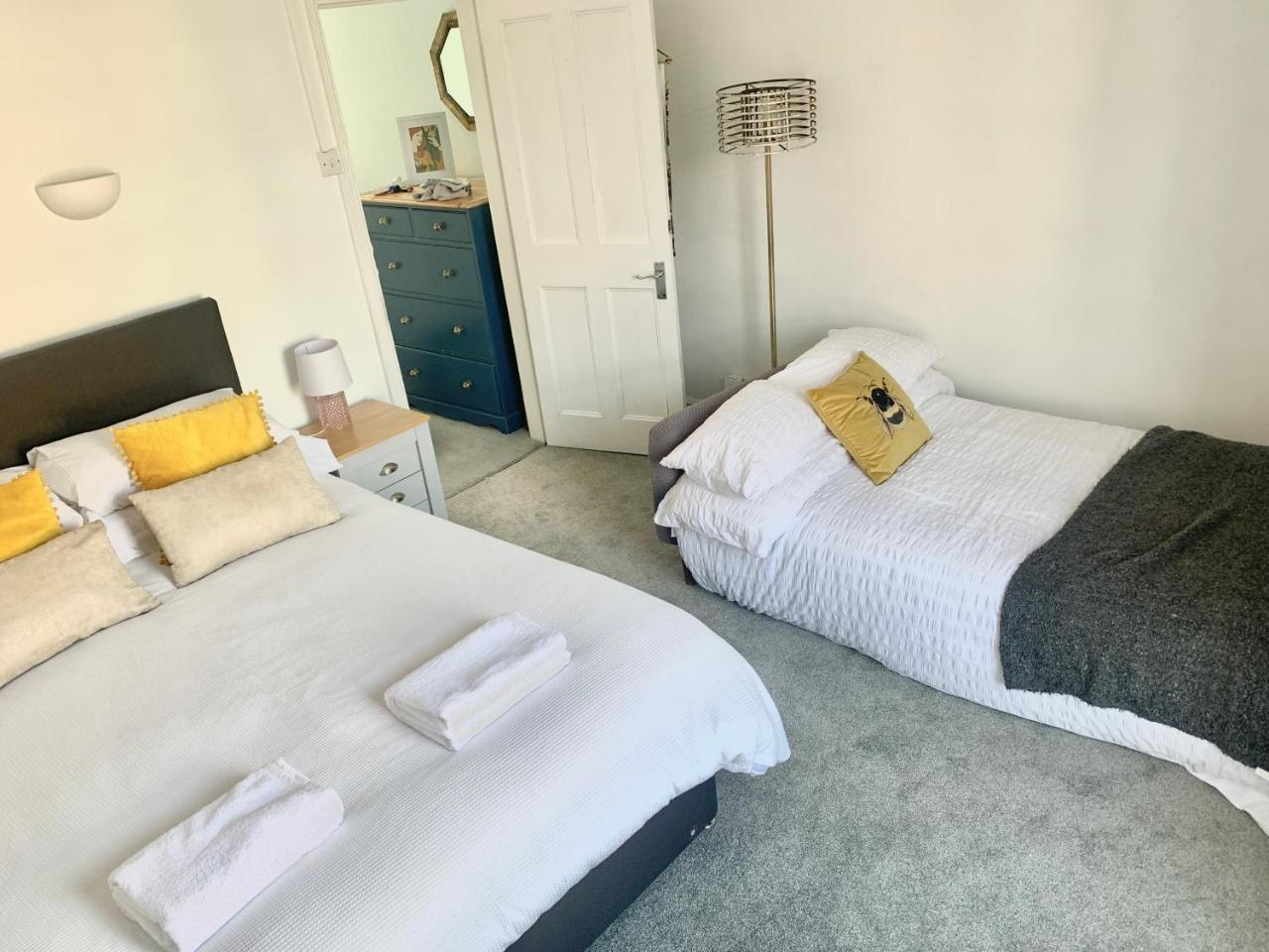 Lovely city town house with free parking sleeps 2 to 6 guests — photo 6