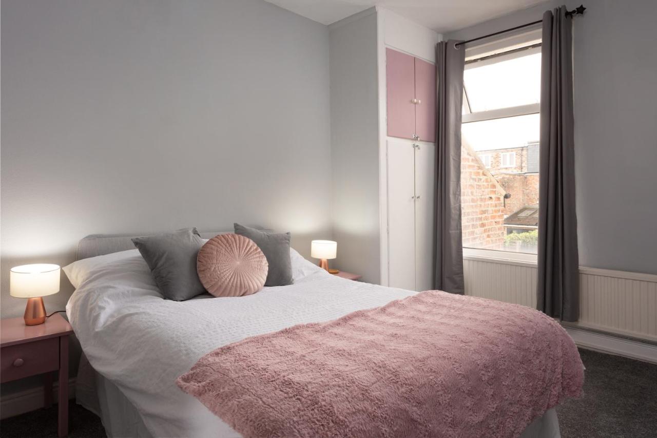 Lovely city town house with free parking sleeps 2 to 6 guests — photo 8