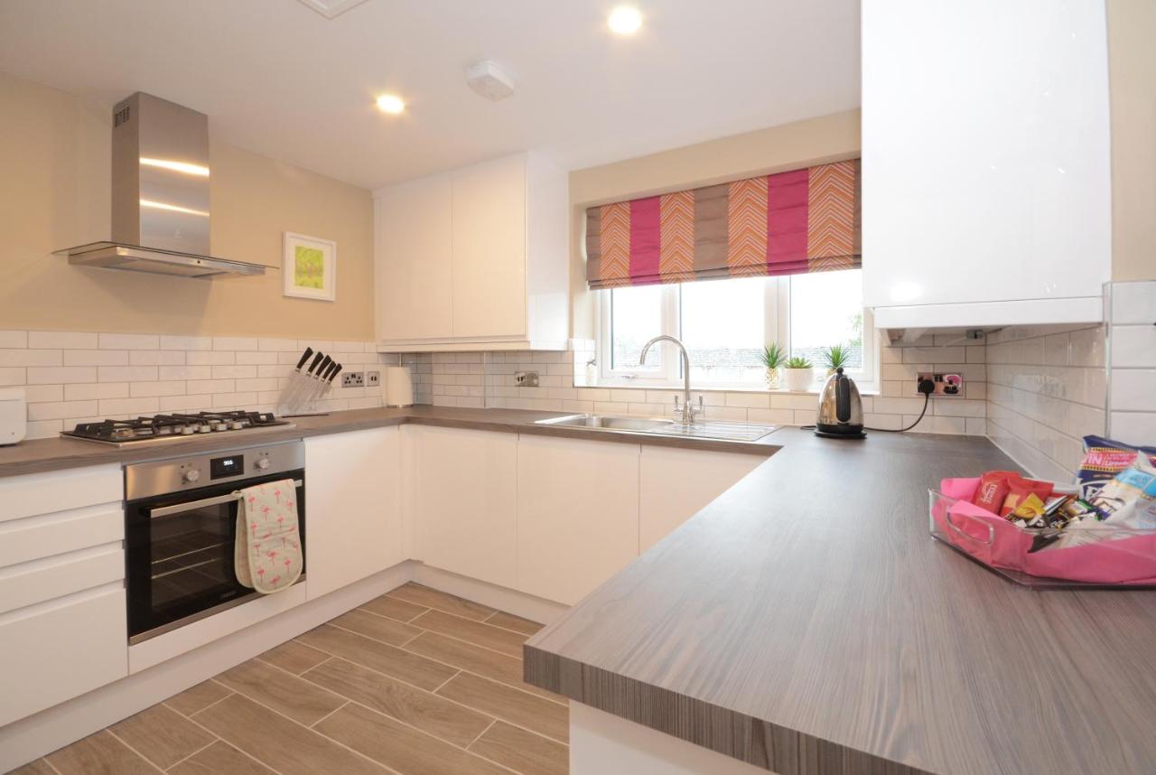 Lucy's Lodge- Most Stylish Apartment On Vibrant Bishy Road with Free Parking — photo 4