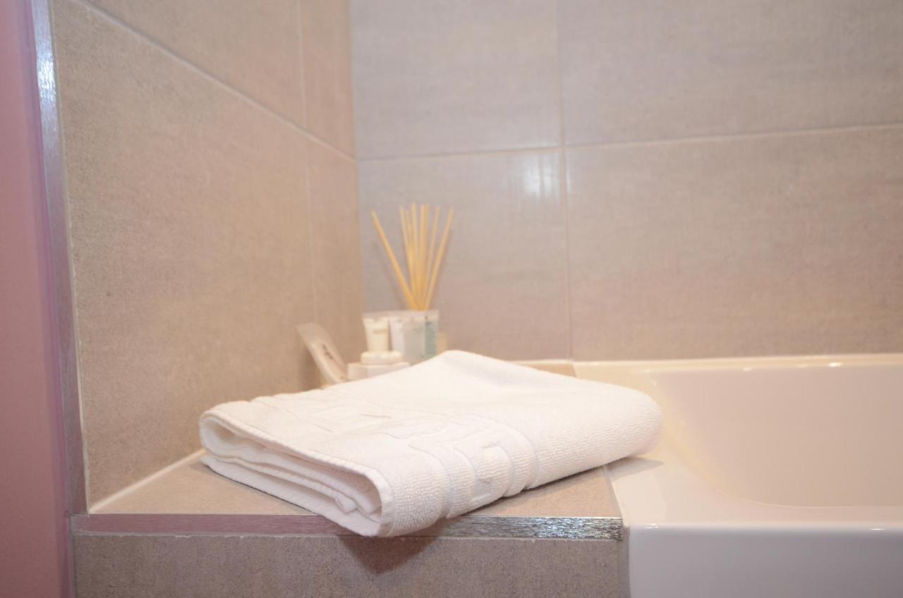Lucy's Lodge- Most Stylish Apartment On Vibrant Bishy Road with Free Parking — photo 8