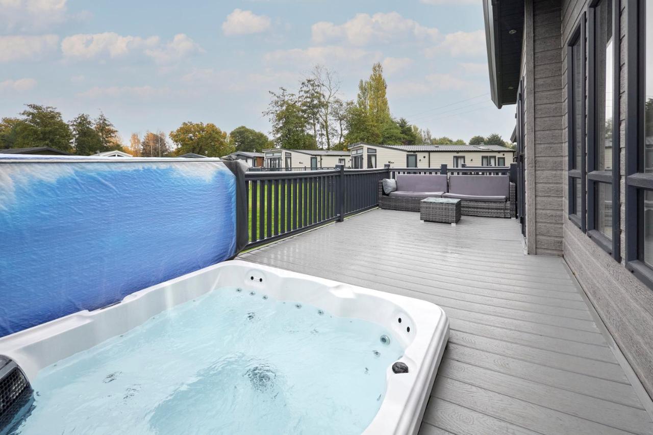 Luna Lodge with Hot Tub — photo 4