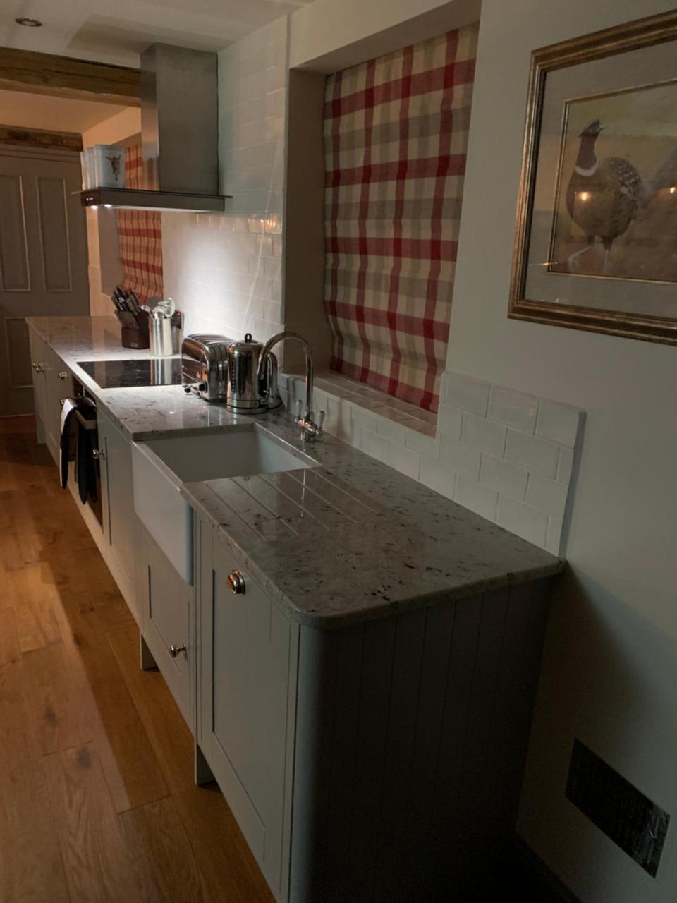 Luxury Boutique Country Cottage with Hot Tub — photo 4