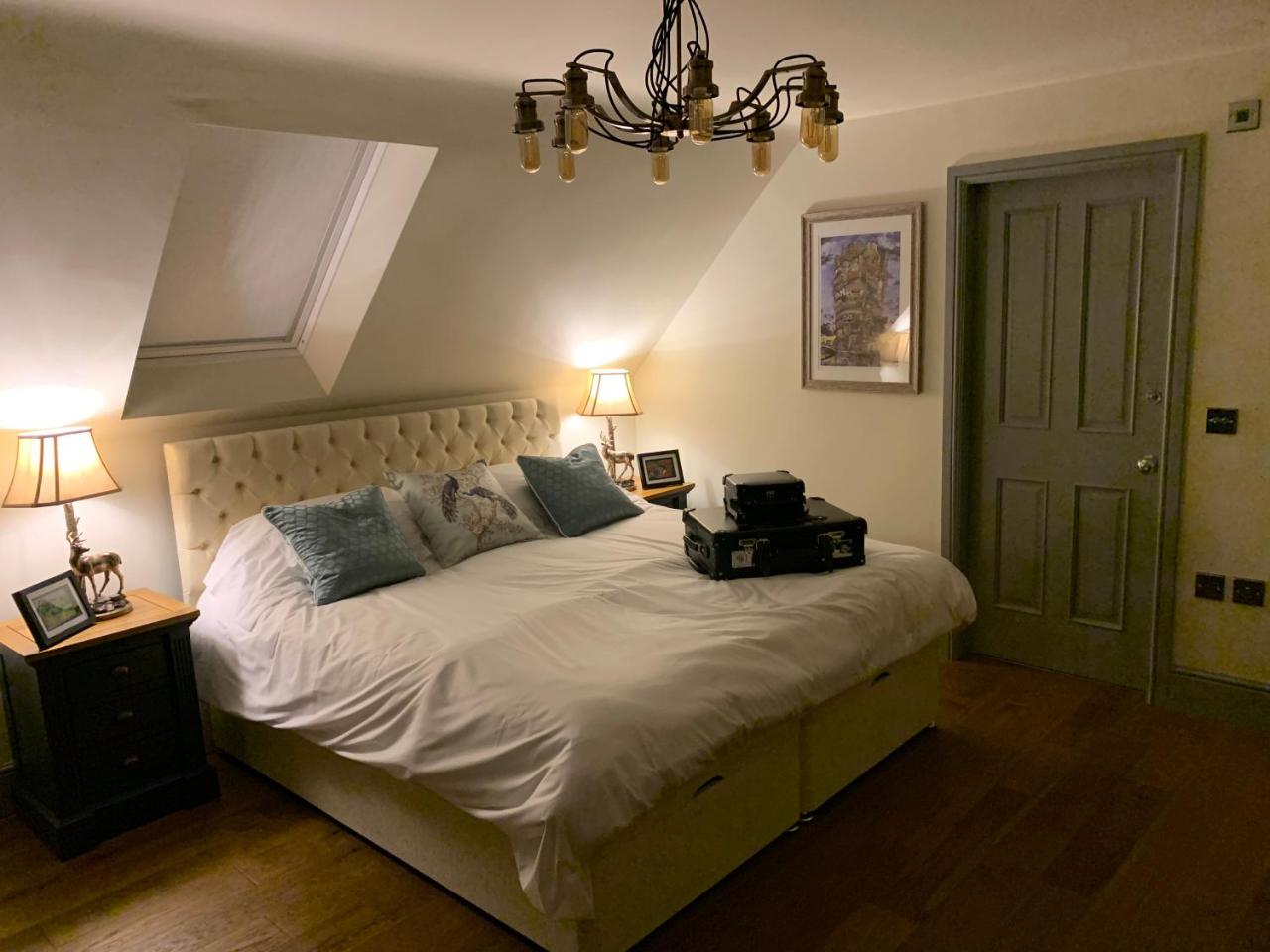 Luxury Boutique Country Cottage with Hot Tub — photo 7
