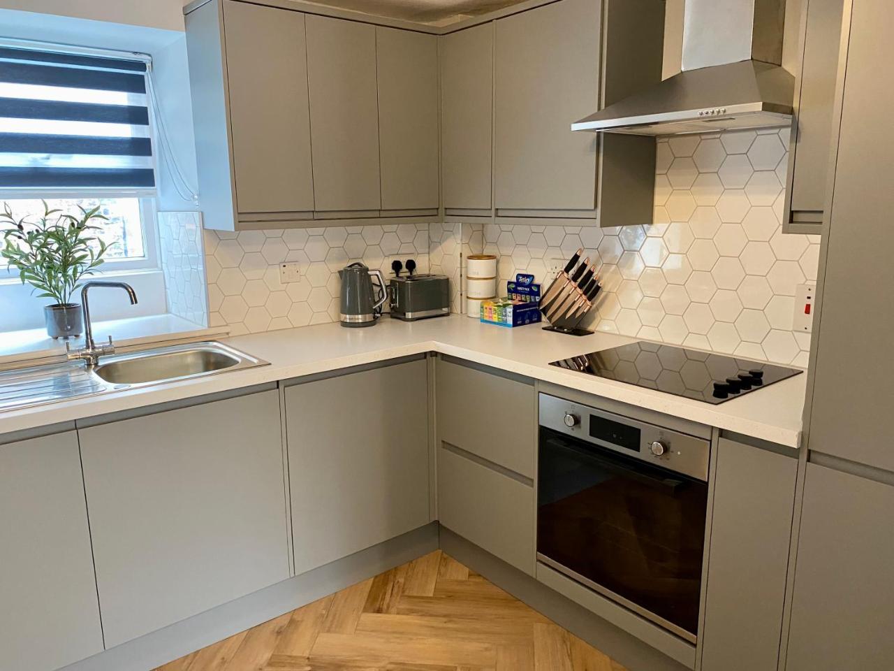 Luxury Riverside City Centre Apartment — photo 4