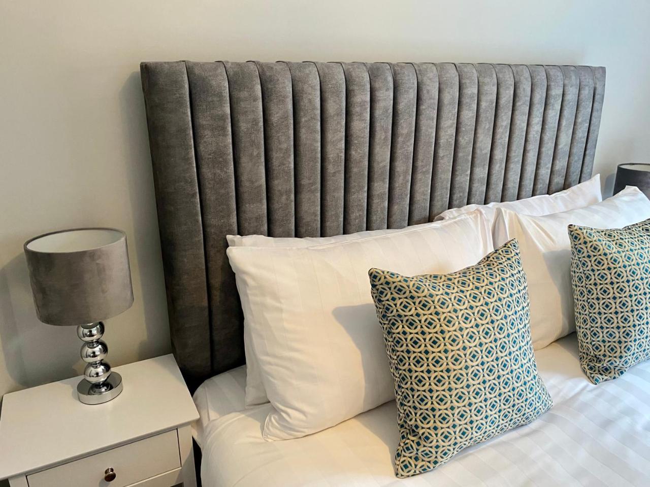 Luxury Riverside City Centre Apartment — photo 7