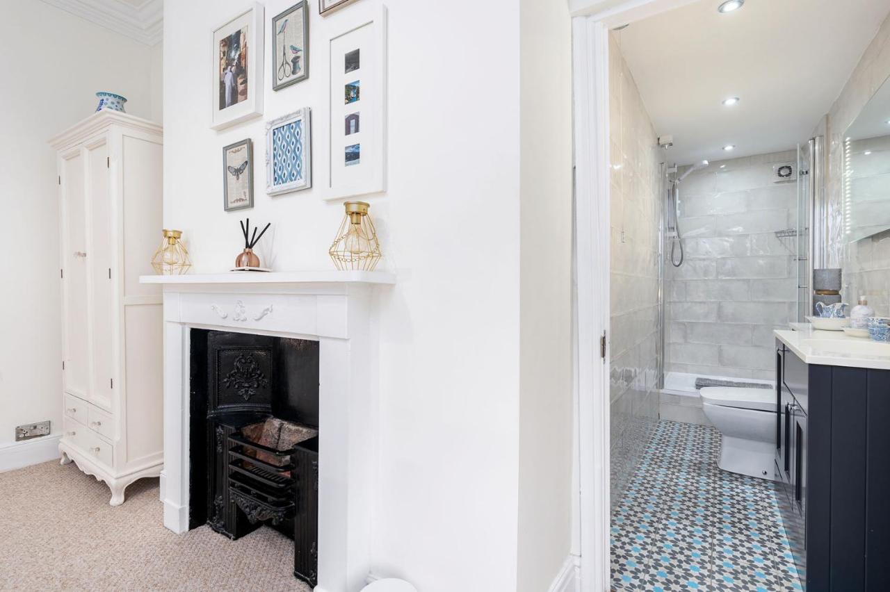Luxury Victorian Town House - with parking. — photo 3