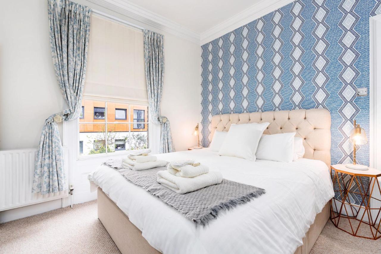 Luxury Victorian Town House - with parking. — photo 7