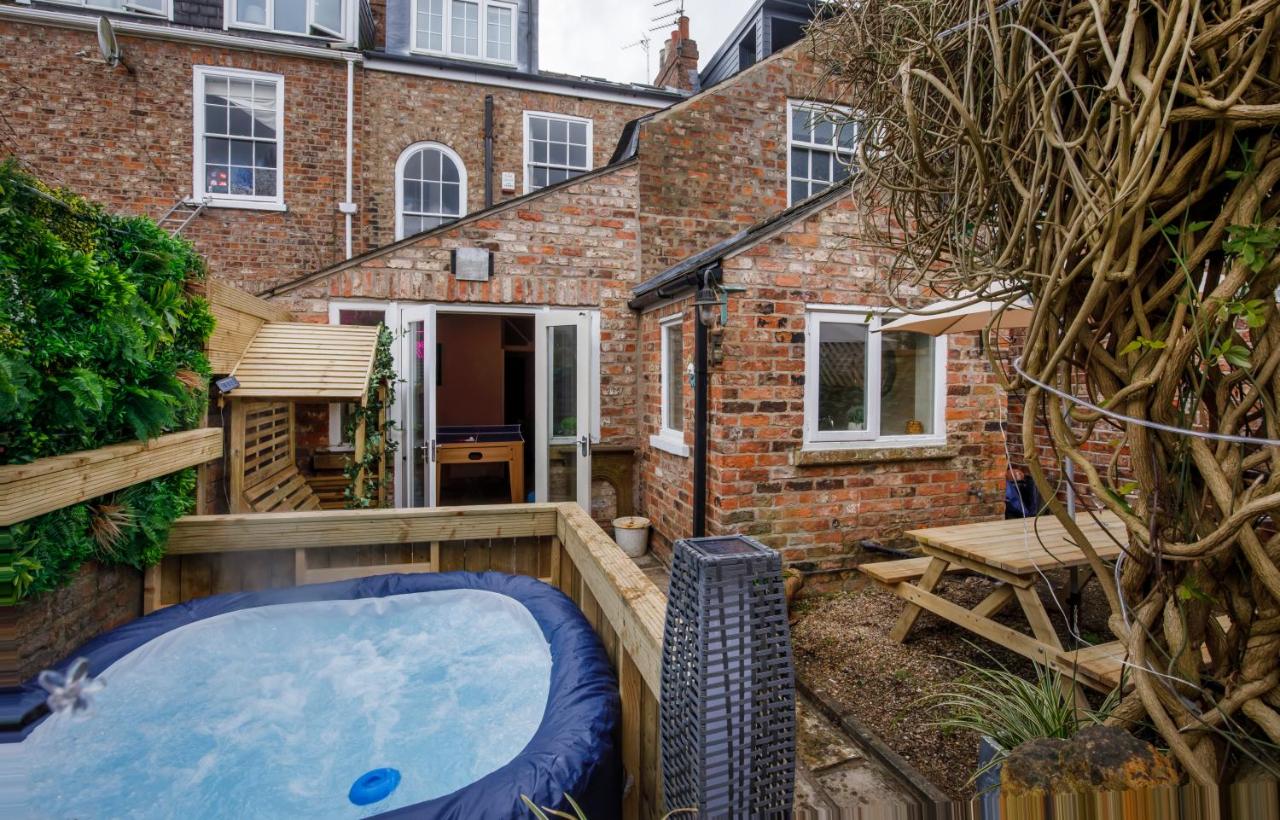 Minster House - Group Hot Tub — photo 6