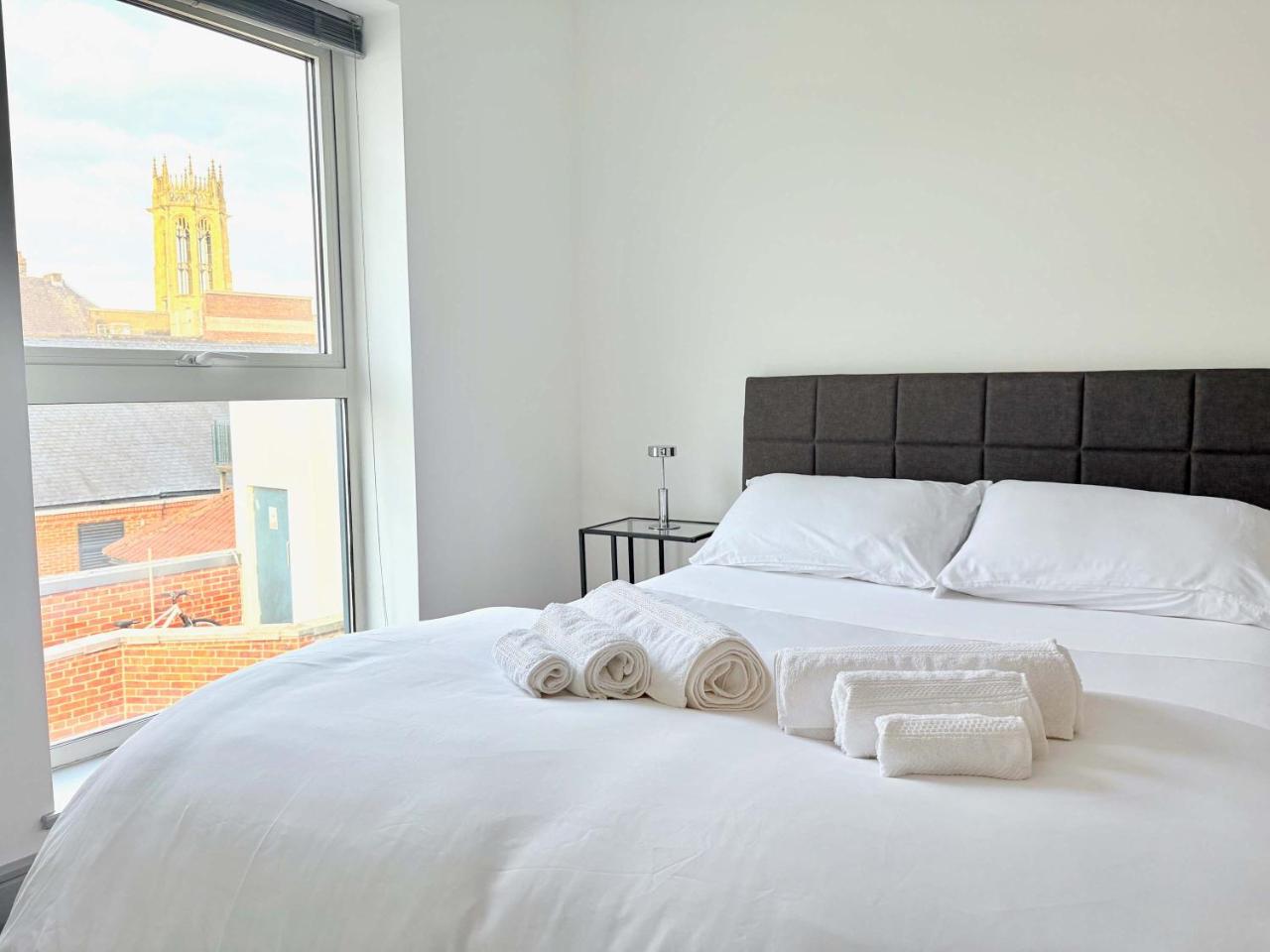 Modern 2-Bed Apartment in York City Centre - Walk to Christmas Market and Top Attractions — photo 6