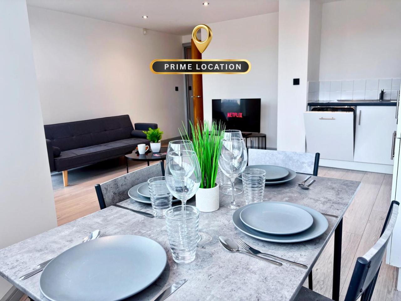 Modern 2-Bed Flat in York City Centre - Steps from Christmas Market, York, Yorkshire