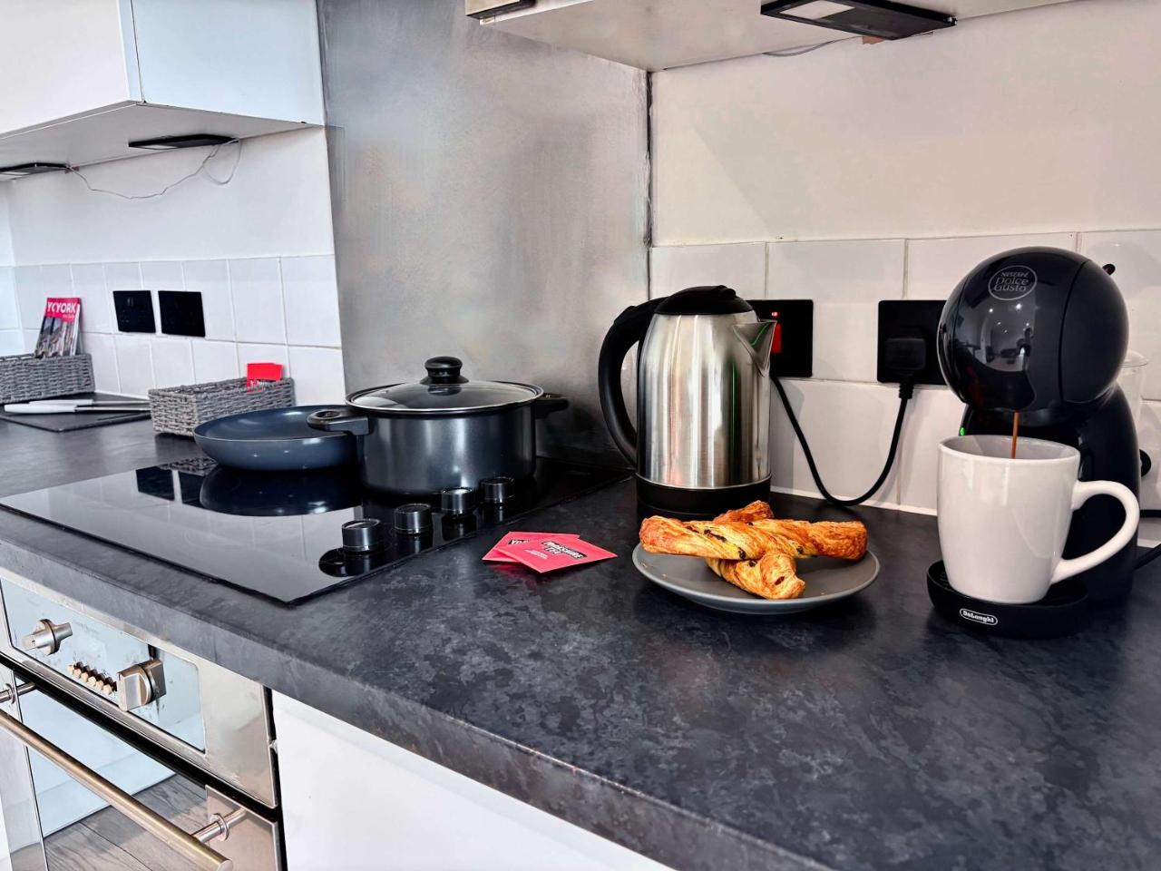 Modern 2-Bed Flat in York City Centre - Steps from Christmas Market — photo 3