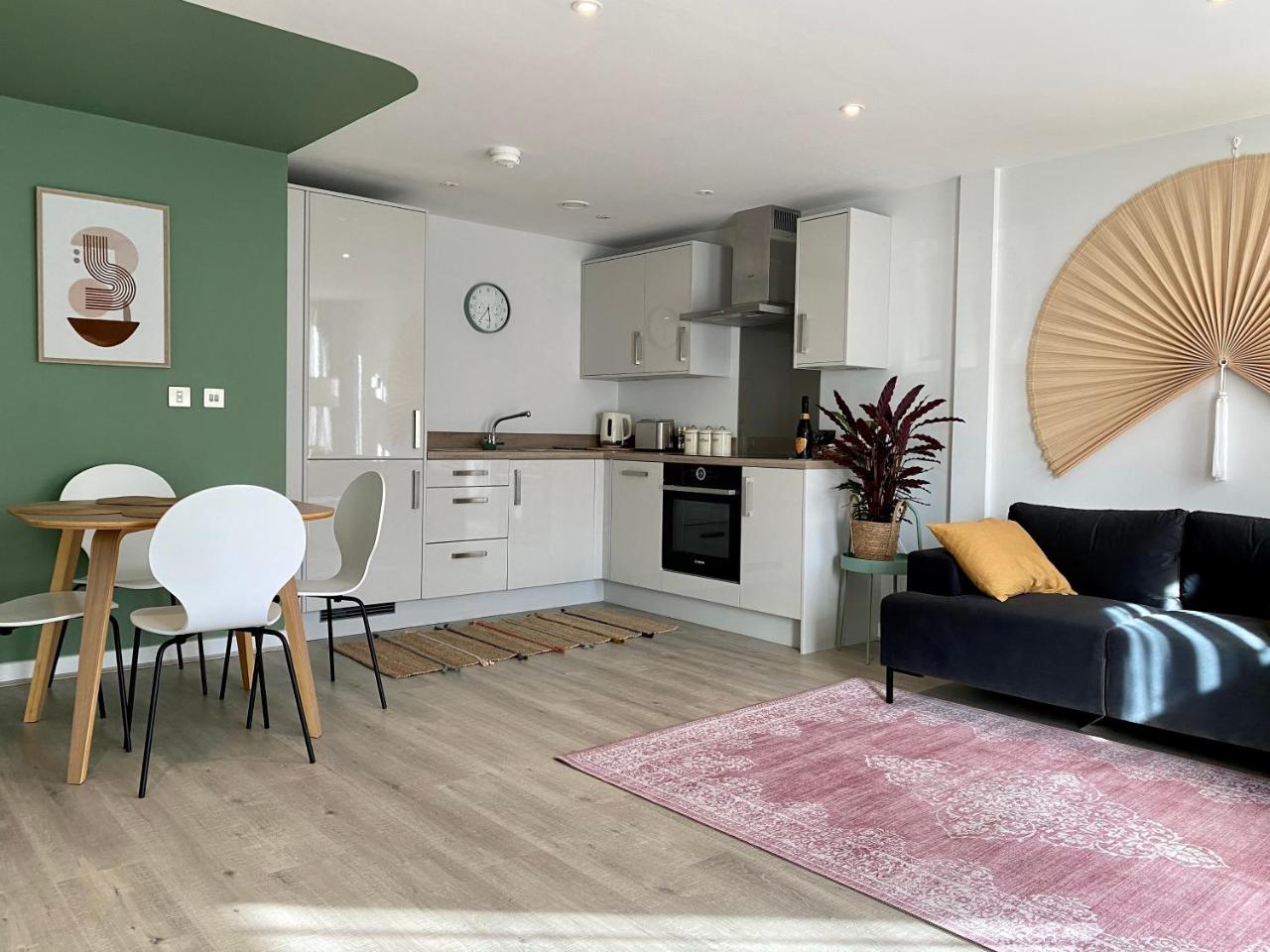 Modern apartment in central quiet York with free Parking - Contemporary new building — photo 4