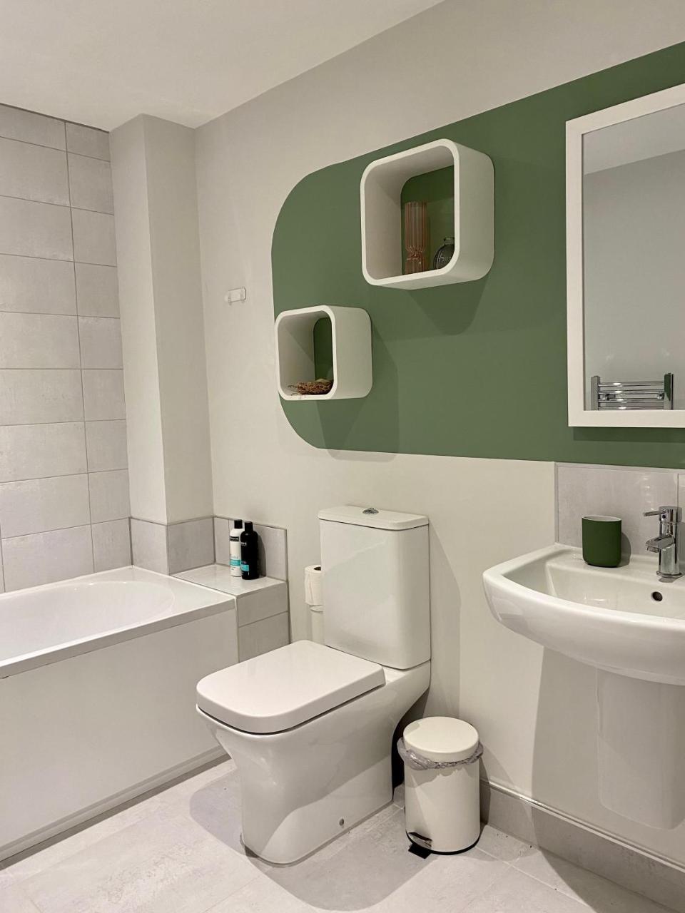 Modern apartment in central quiet York with free Parking - Contemporary new building — photo 7