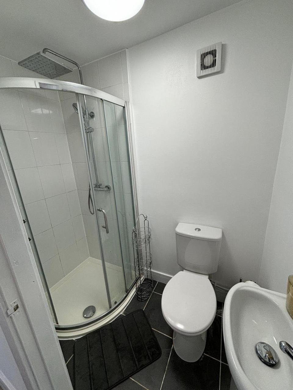 Modern & Cozy Gem - 10min to City Center - Parking — photo 5