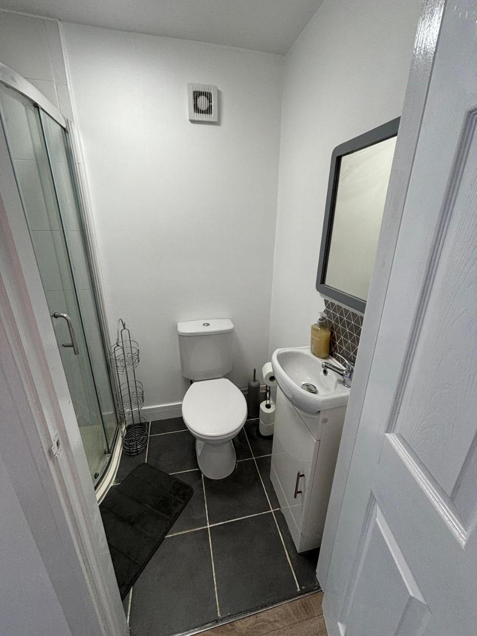 Modern & Cozy Gem - 10min to City Center - Parking — photo 6