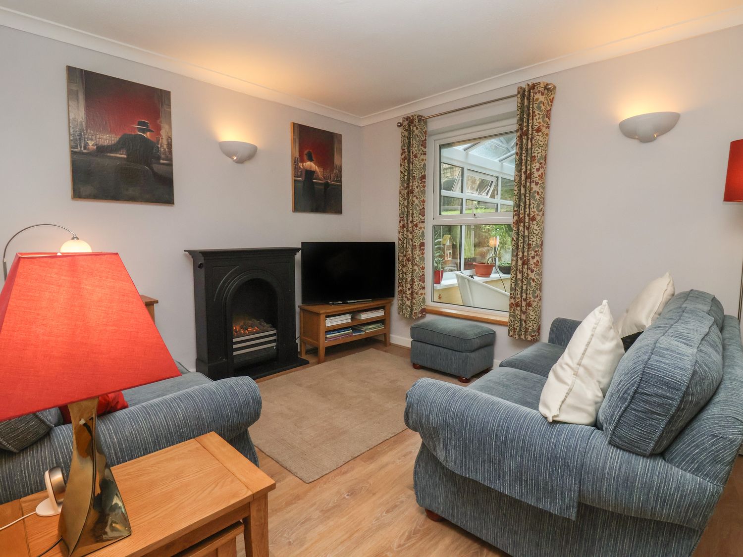 New Tower House- 10 Pear Tree Court — photo 3