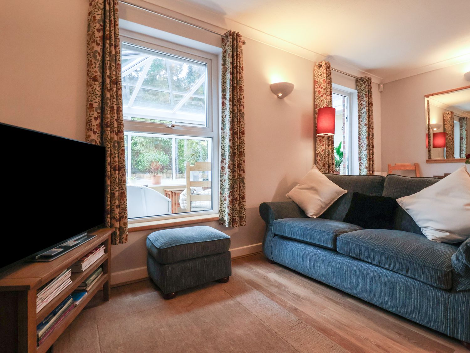 New Tower House- 10 Pear Tree Court — photo 4