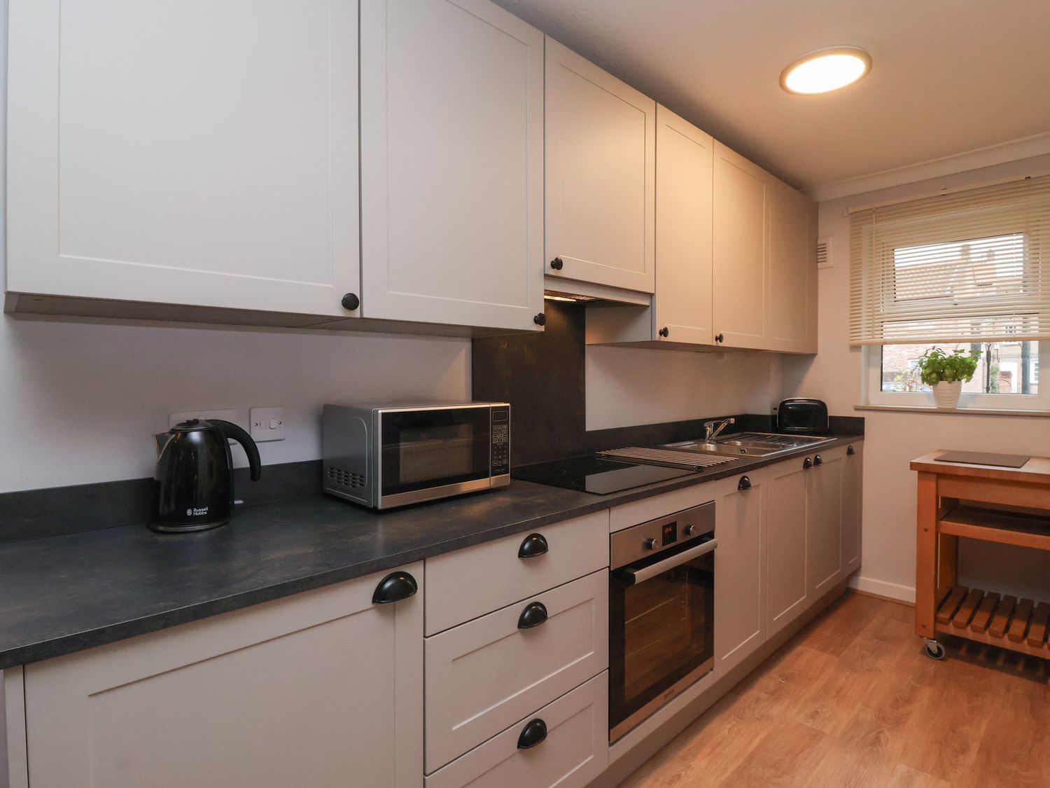 New Tower House- 10 Pear Tree Court — photo 7