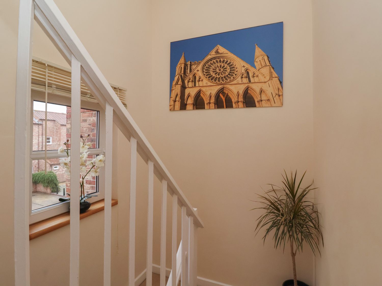 New Tower House- 10 Pear Tree Court — photo 8