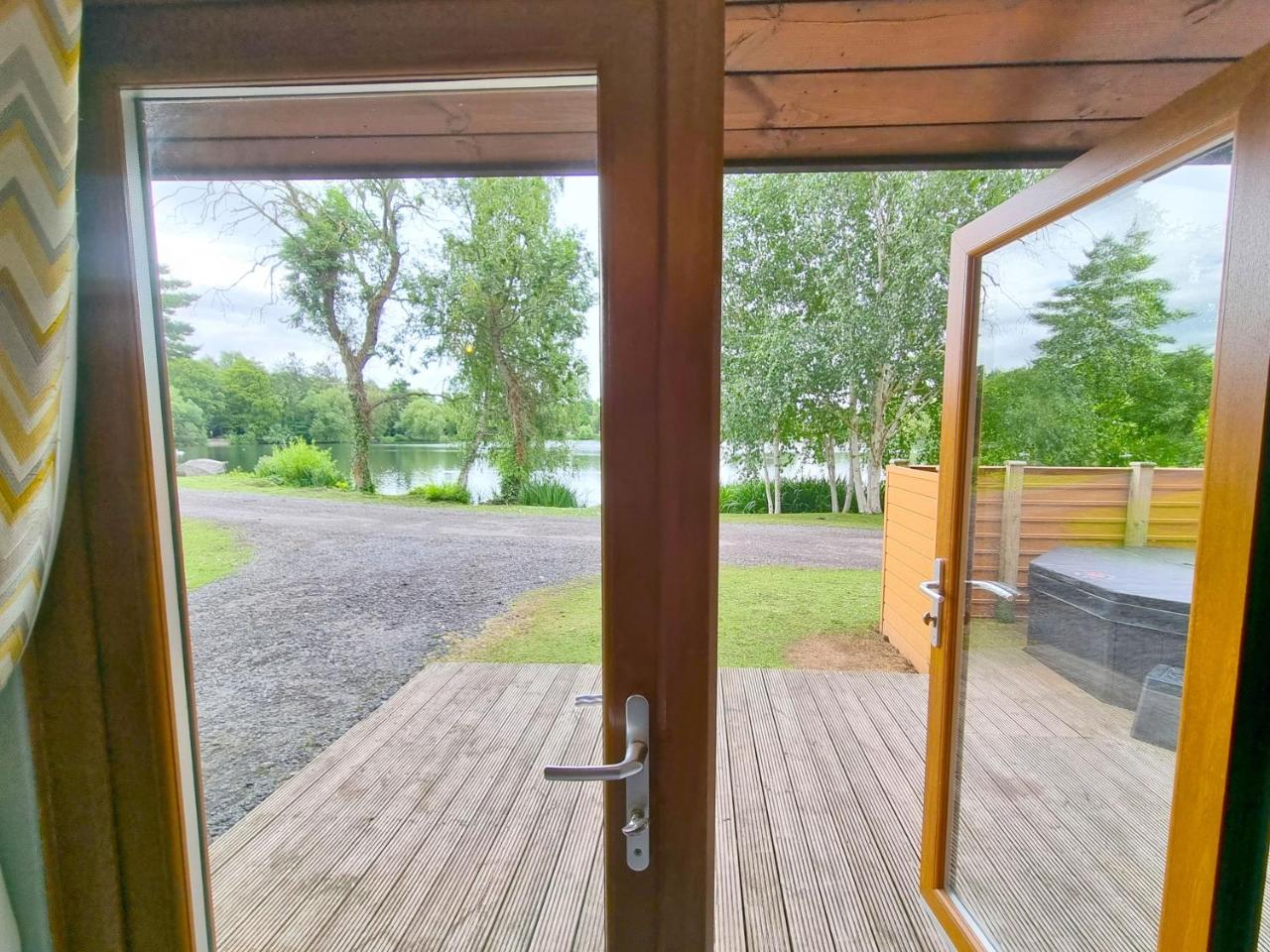 Oak Lodge 7 Hot Tub, York, Yorkshire