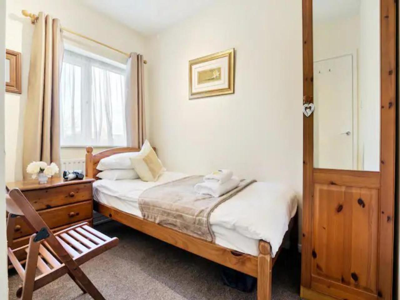 Pass the Keys 55 Heworth Village Wonderfully Cosy Family Home in York — photo 7