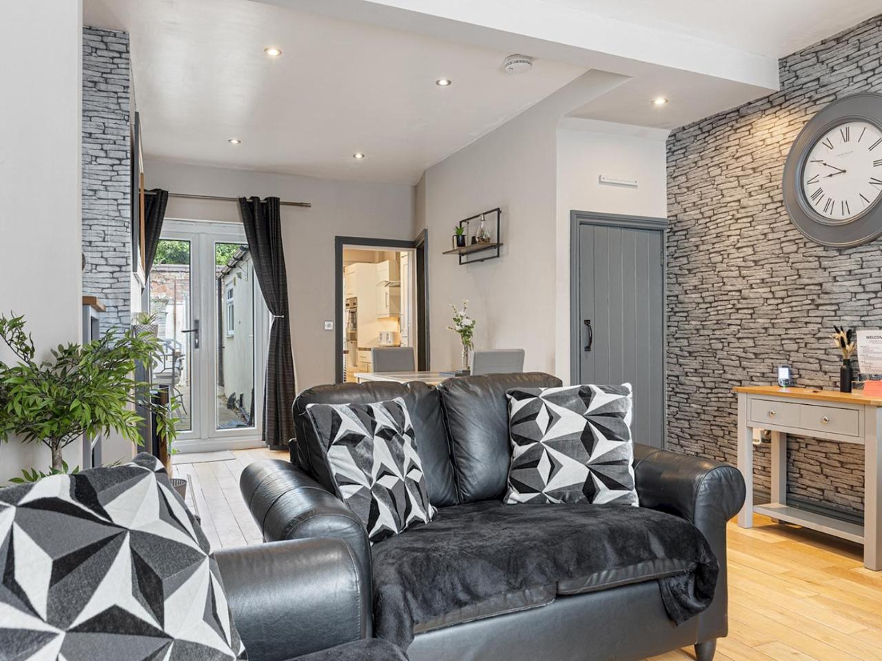 Pass the Keys Beautifully Cosy 2-bed Home in York — photo 5