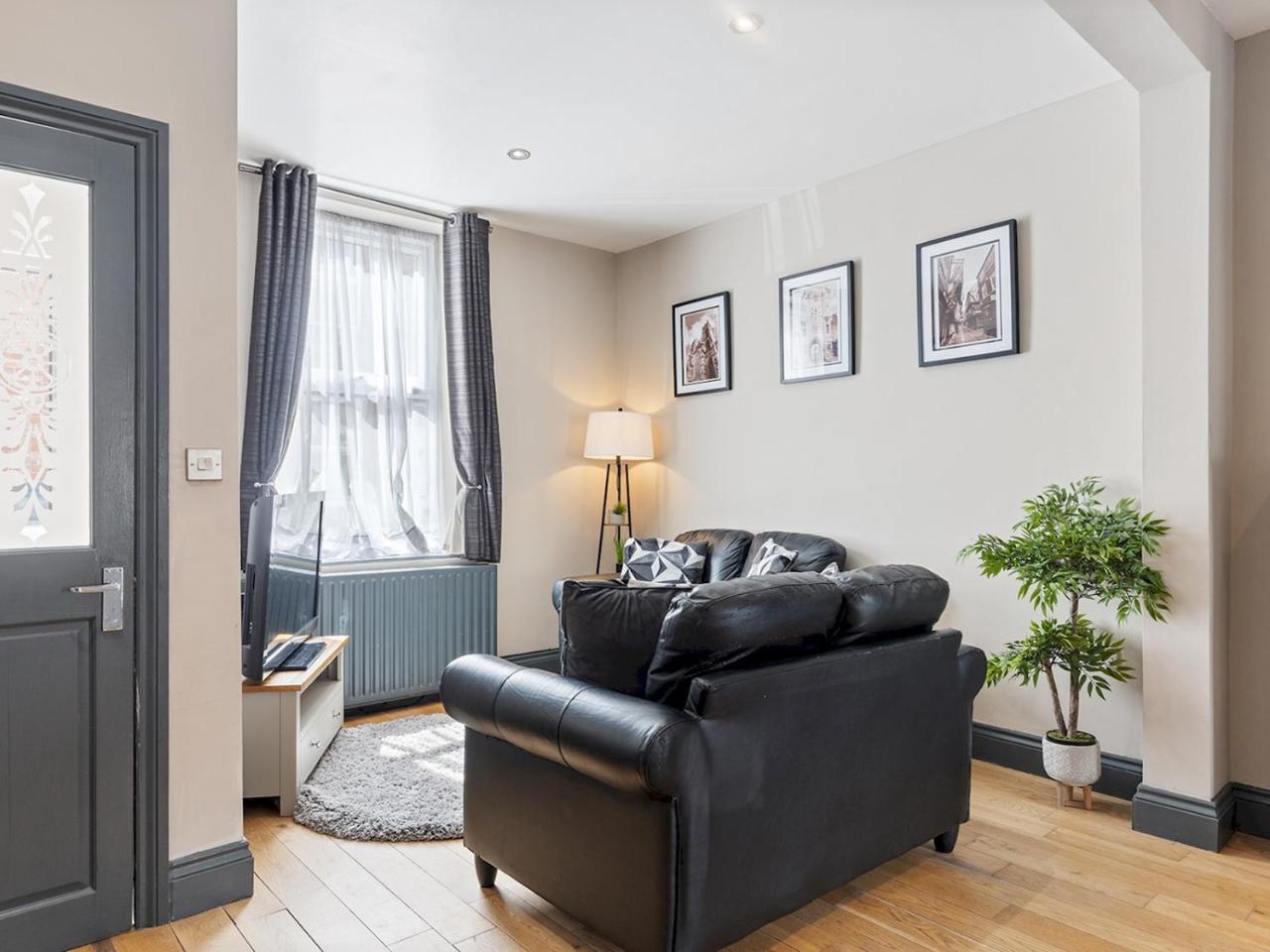 Pass the Keys Beautifully Cosy 2-bed Home in York — photo 7