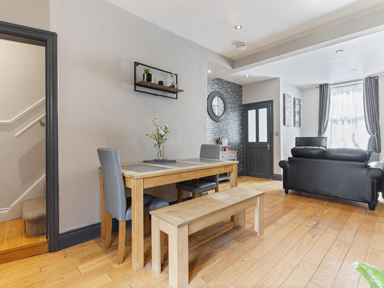 Pass the Keys Beautifully Cosy 2-bed Home in York — photo 8