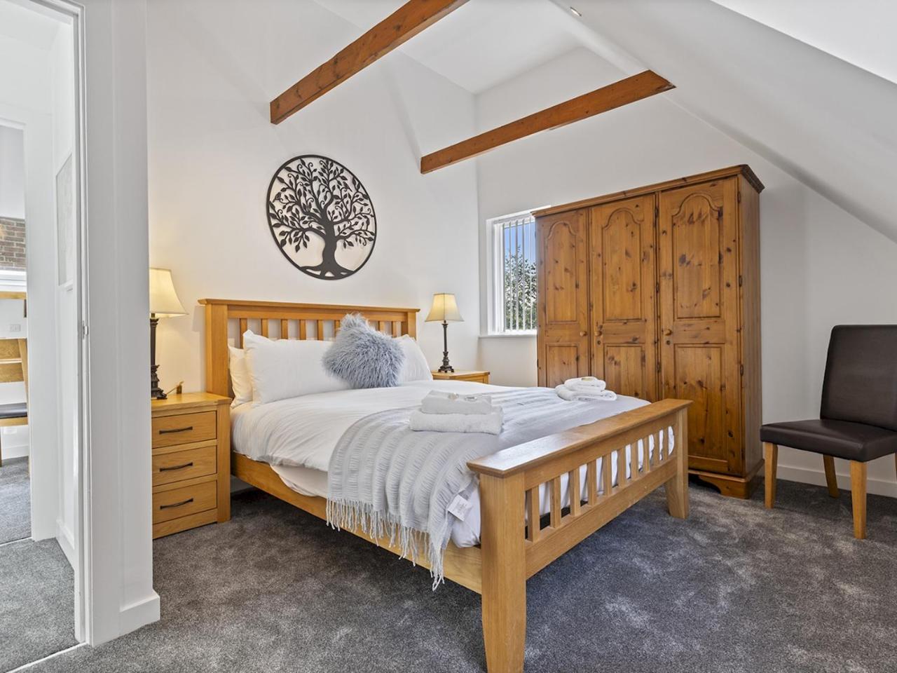Pass the Keys Tannery Mews - Stunning Central 2-Bed with Parking — photo 2