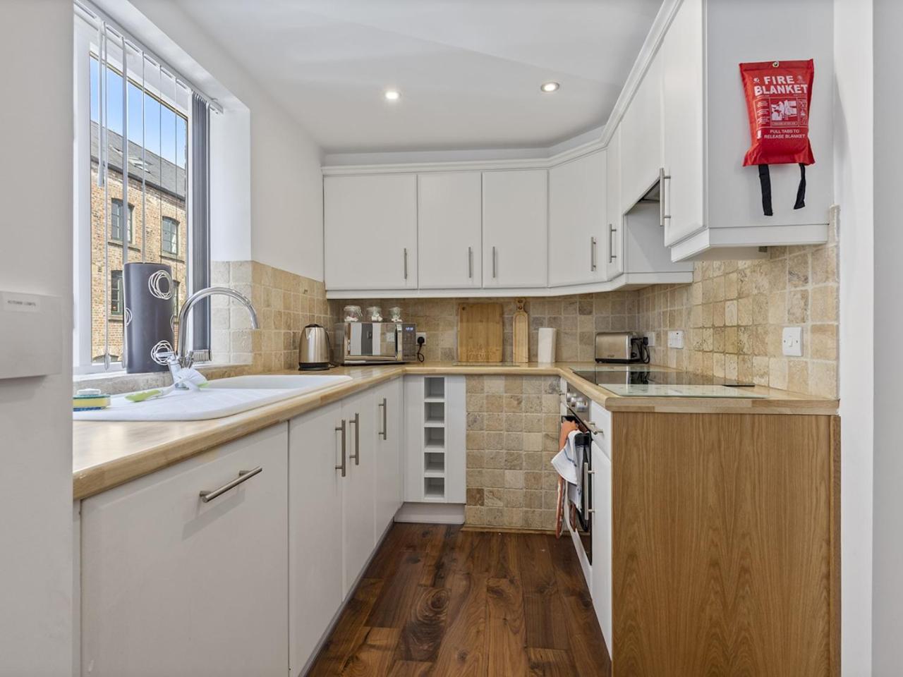 Pass the Keys Tannery Mews - Stunning Central 2-Bed with Parking — photo 4