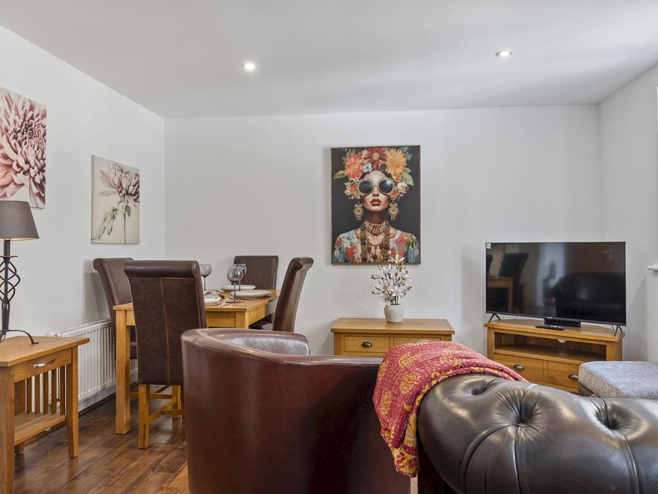 Pass the Keys Tannery Mews - Stunning Central 2-Bed with Parking — photo 5