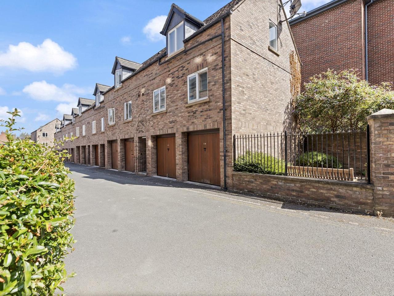 Pass the Keys Tannery Mews - Stunning Central 2-Bed with Parking — photo 6